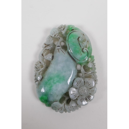 190 - A Chinese mottled green and grey jade pendant with carved and pierced gourd and ruyi decoration, 6 x... 