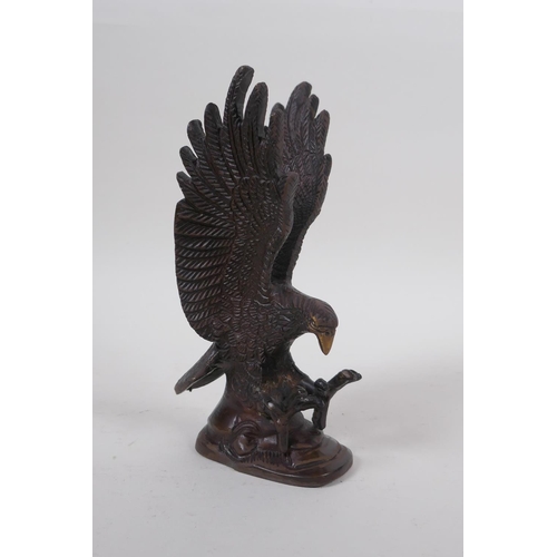 256 - A cast bronzed metal eagle, 19cm high