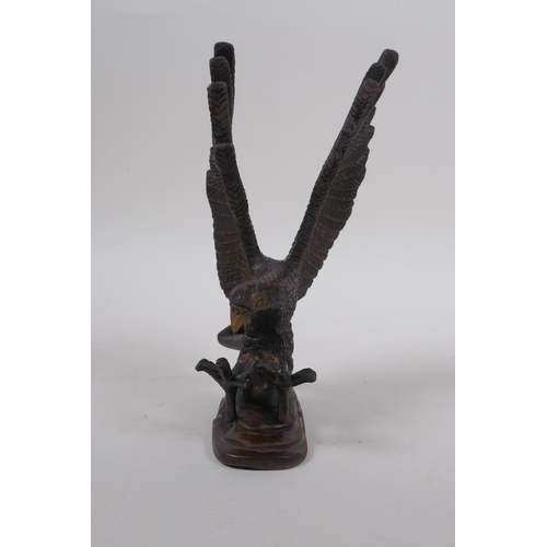 256 - A cast bronzed metal eagle, 19cm high