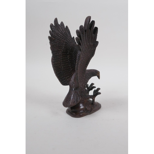 256 - A cast bronzed metal eagle, 19cm high