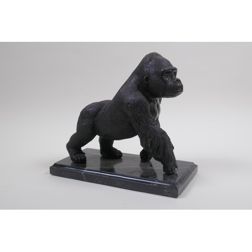 41 - A cast bronze figure of a prowling gorilla, 18cm high