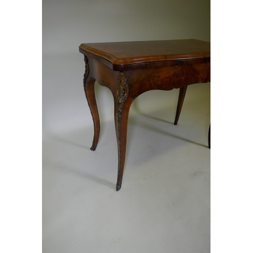 1002 - A C19th figured walnut serpentine front card table, with brass mounts, 92 x 46 x 75cm