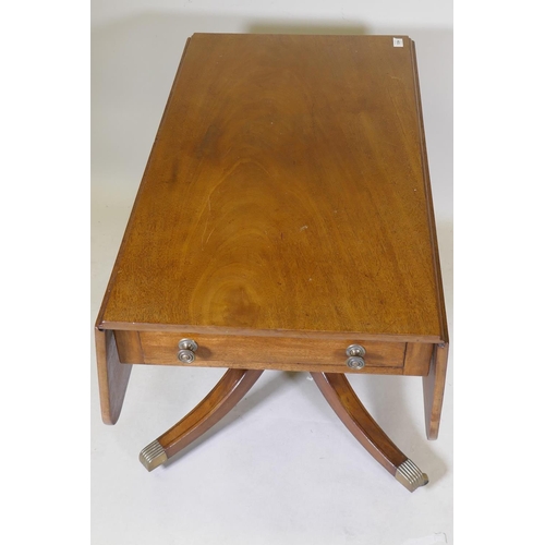 1084 - A George III mahogany pembroke table with single end drawer, raised on a turned column and splay sup... 