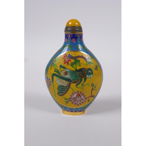 40 - A Chinese cloisonne snuff bottle with grasshopper decoration, 9cm high