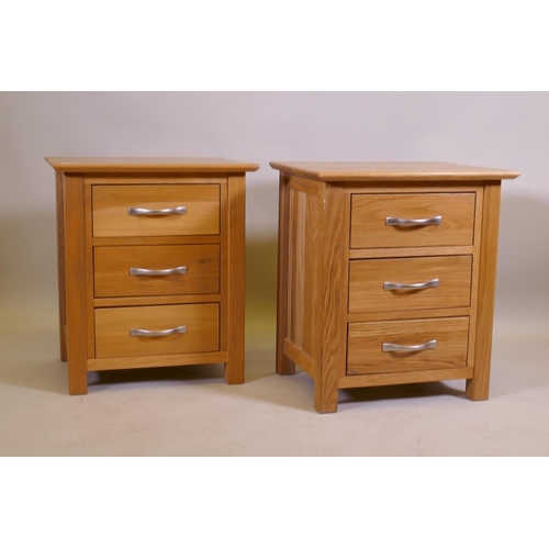 1044 - A pair of oak three drawer bedside chests, 50 x 40 x 57cm