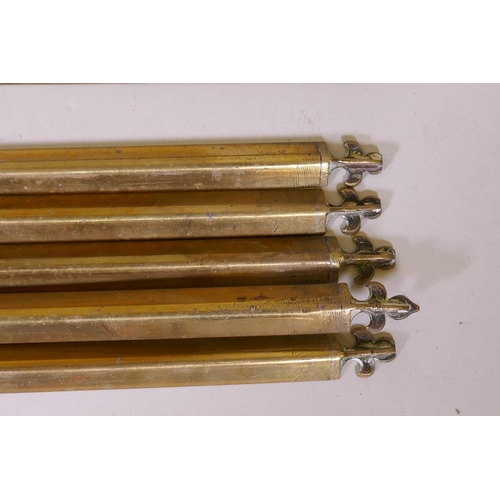 1095 - A quantity of vintage solid brass stair rods of triangular form with fleur de lis finials and fixing... 