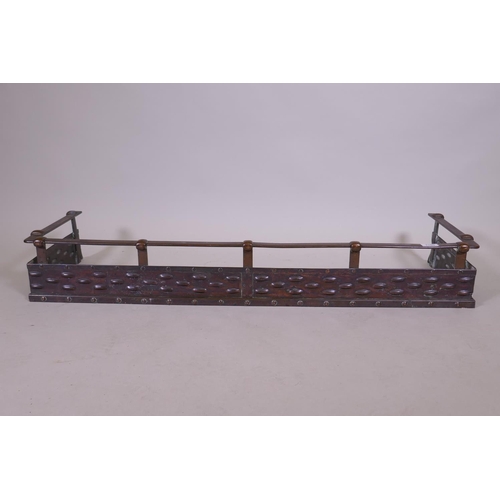 1100 - An Arts & Crafts copper fire fender, 108cm wide, 16cm high, 35cm deep