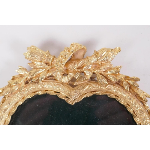 25 - A pair of ormolu heart shaped photograph frames, 13 x 19cm