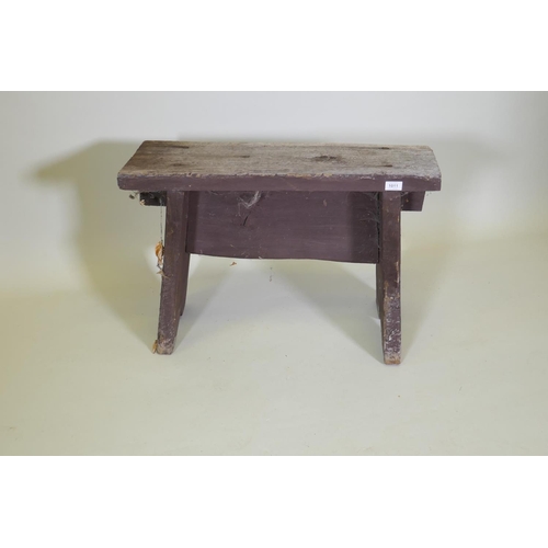 1011 - An antique painted wood bench, 76 x 26 x 51cm