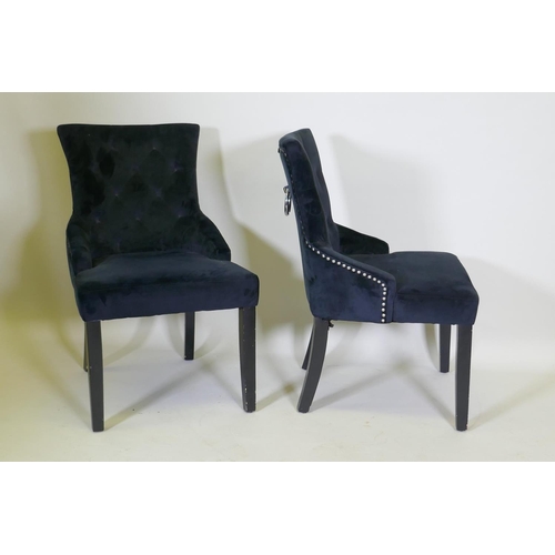 1024 - A pair of velvet side chairs with a decorative metal ring knocker to back