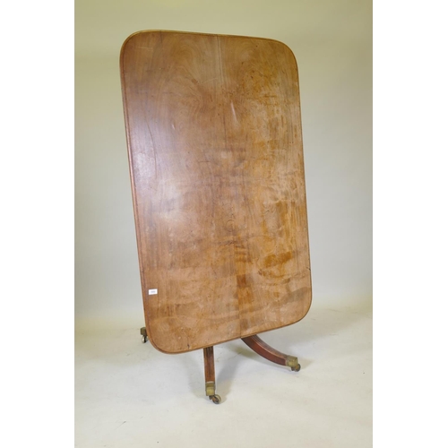 1092 - A mahogany breakfast table with an associated top, 95 x 148cm, 73cm high