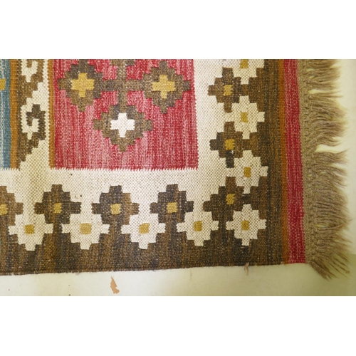 1129 - A woven wool kilim rug with geometric designs, 170 x 240cm