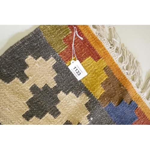 1133 - A woven wool kilim rug with geometric designs, 160 x 230cm