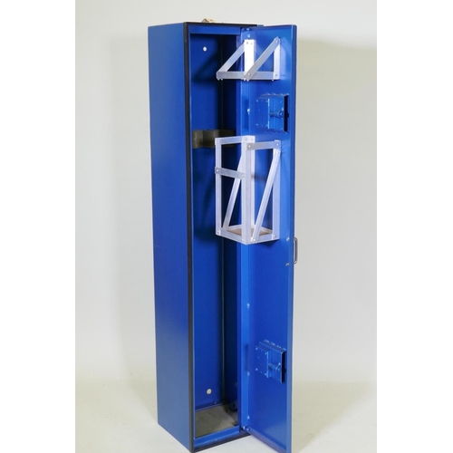 1148 - A painted metal four gun cabinet with ammunition racks and two keys, 26 x 23 x 125cm