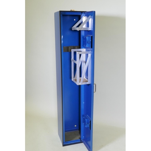 1148 - A painted metal four gun cabinet with ammunition racks and two keys, 26 x 23 x 125cm