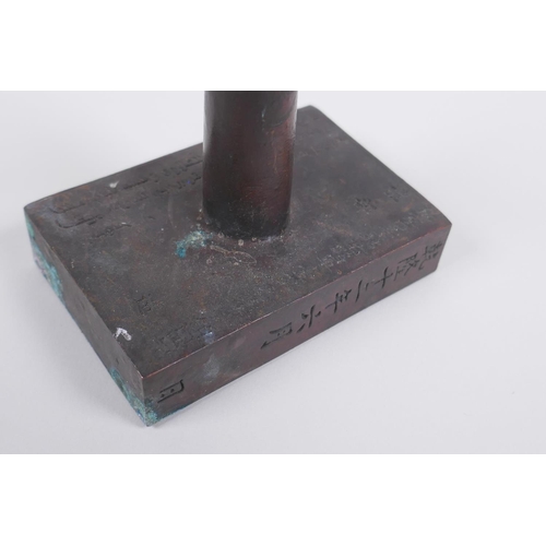 133 - A Chinese bronzed metal seal/hand stamp, 9 x 6cm