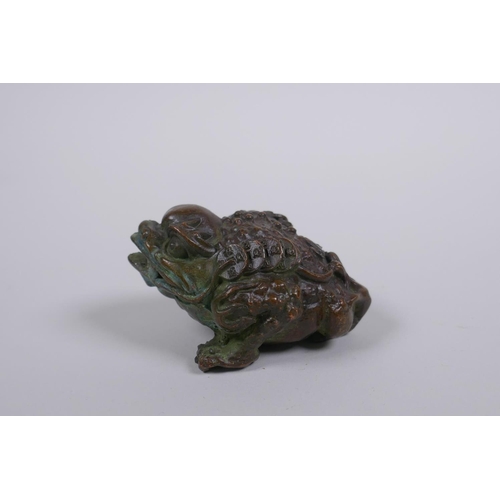 135 - A Chinese bronze chan chu, 7cm long