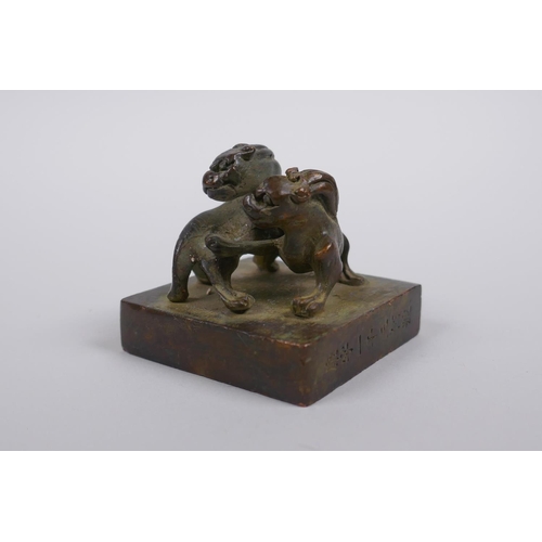 138 - A Chinese bronze seal decorated with two entwined kylin, 5 x 5cm