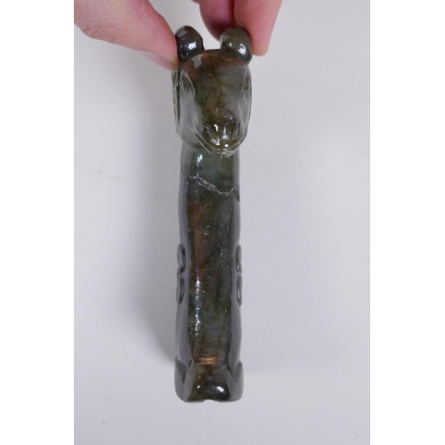 144 - A Murghal style green hardstone dagger handle carved in the form of a ram's head, 14cm long, AF