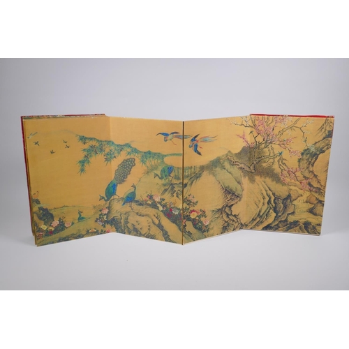 153 - A Chinese printed concertina book depicting an extensive landscape with numerous asiatic birds, 18 x... 