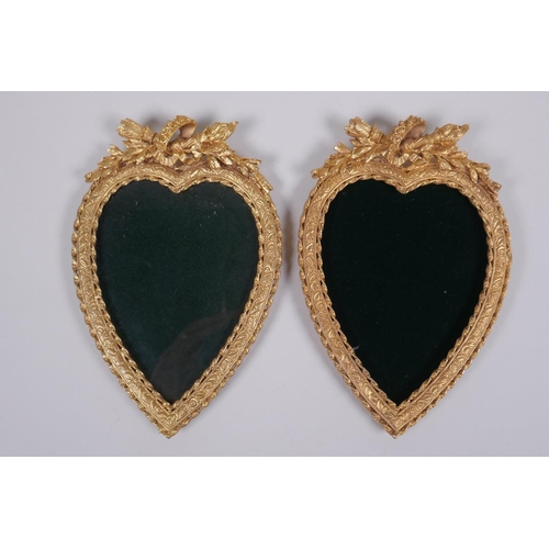 159 - A pair of ormolu heart shaped photograph frames, 13 x 18cm