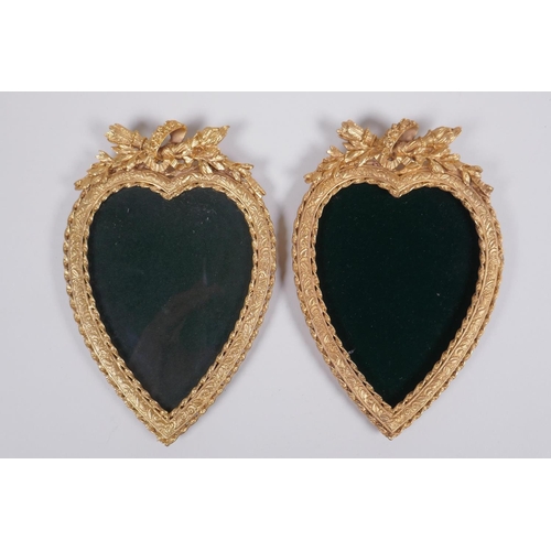 159 - A pair of ormolu heart shaped photograph frames, 13 x 18cm