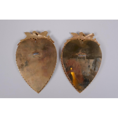 159 - A pair of ormolu heart shaped photograph frames, 13 x 18cm