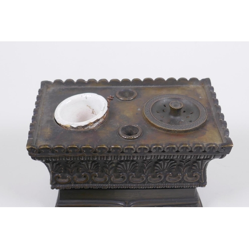 3 - A C19th Grand Tour bronze sarcophagus shaped ink well, 11 x 7cm, 11cm high