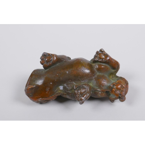 76 - An oriental bronze kylin, 9cm long