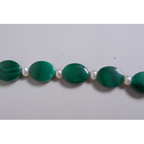 653 - A malachite bead and seed pearl necklace with a 9ct gold clasp, 33cm long