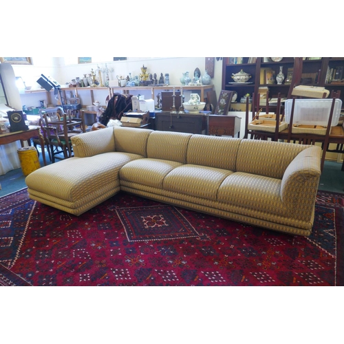 1004 - An American Bernhardt two section corner sofa, 290 x 160cm