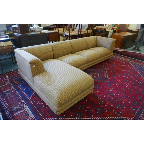 1004 - An American Bernhardt two section corner sofa, 290 x 160cm