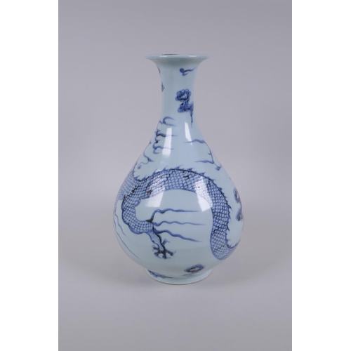 121 - A Chinese blue and white porcelain pear shaped vase, decorated with a dragon in flight, 32cm high