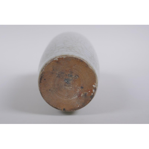 178 - A Chinese crackleglaze porcelain vase, 22cm high