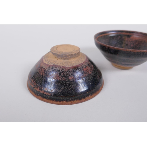 203 - A pair of Chinese Cizhou kiln tea bowls, 10 cm diameter