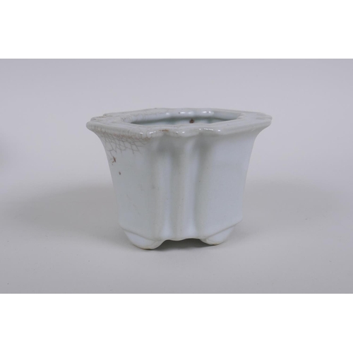 260 - A Chinese crackle glazed porcelain planter, 13 x 10cm, 8cm high