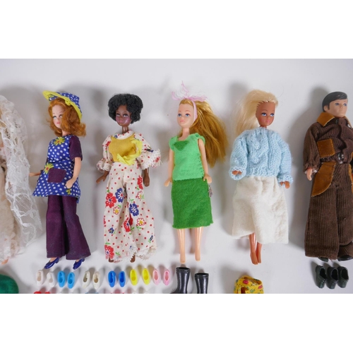 31 - Eight Palitoy Pippa and Friends dolls, including 2 Pippa dolls, a Marie in original box, a Mandy, a ... 