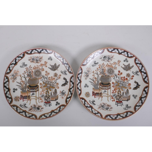 322 - A pair of Chinese porcelain cabinet plates with polychrome and gilt decoration of objects of virtue,... 