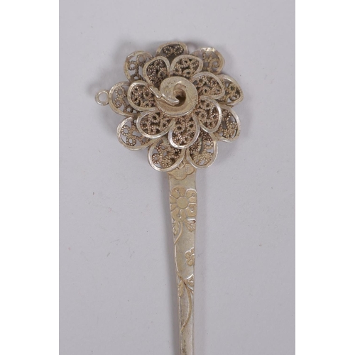 625 - A Chinese white metal hairpin and similar white metal comb, 18cm long