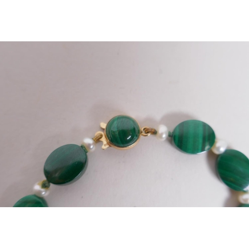 653 - A malachite bead and seed pearl necklace with a 9ct gold clasp, 33cm long