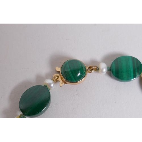 653 - A malachite bead and seed pearl necklace with a 9ct gold clasp, 33cm long