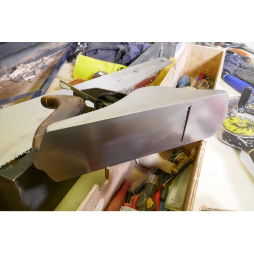 92 - Carpenter's tools, chisels, hammers etc, Stanley No 6 smoothing plane, No 4½, No 80, light us... 