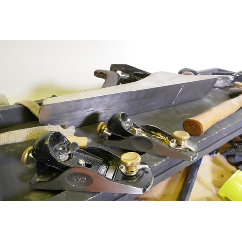 92 - Carpenter's tools, chisels, hammers etc, Stanley No 6 smoothing plane, No 4½, No 80, light us... 