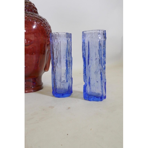 95 - An Isle of Wight glass vase, 12cm high, a pair of blue glass vases, possibly Ravenhead, crackle glas... 