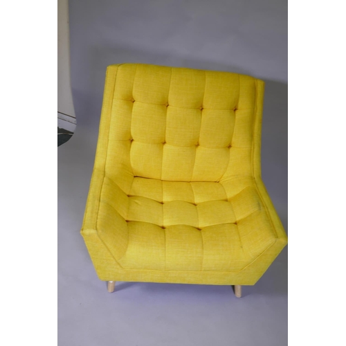 1027 - A contemporary buttoned fabric easy chair