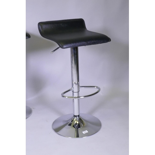 1032 - A set of four contemporary chromed metal and leatherette adjustable bar stools