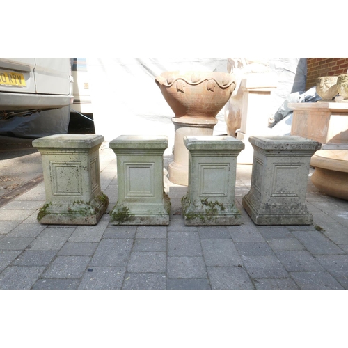 1081 - Set of four concrete pedestals, 26 x 26 x 40cm