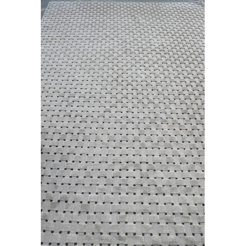 1133 - A deep pile carpet with contemporary design, 296 x 398cm