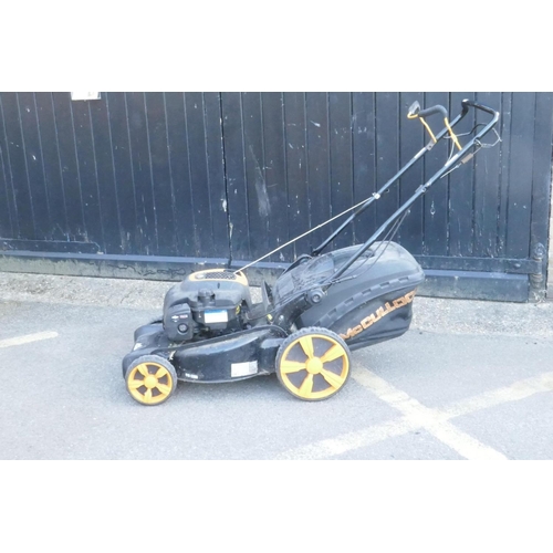 1135 - A McCulloch motor lawn mower, series M46-125WR