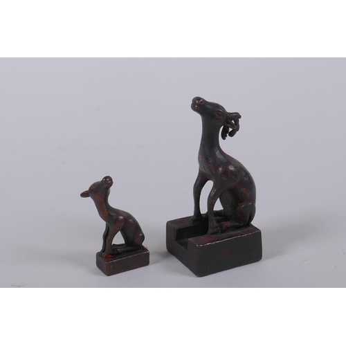 126 - A Chinese miniature bronze twin deer seal with the remnants of gilt patina, 5cm high